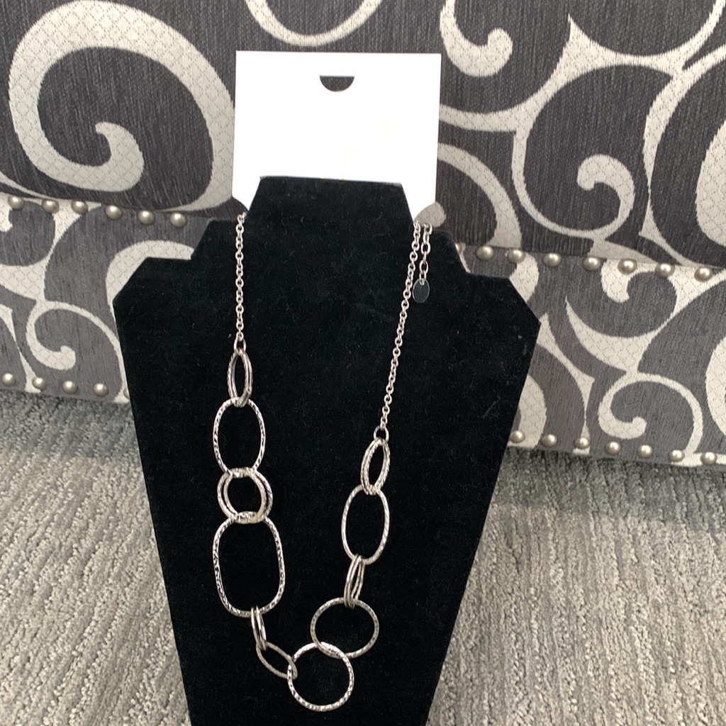 Silver Tone Necklace